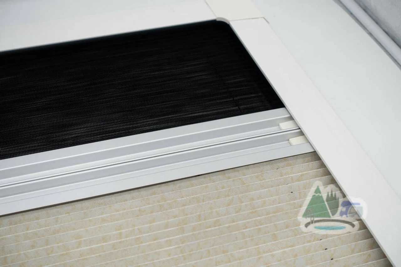 Adventurer Campervan Window With Top Hinge, Blinds & Flyscreen - Flush Acrylic Glass And Frame 12 Adventurer Campervan Window With Top Hinge, Blinds & Flyscreen - Flush Acrylic Glass And Frame - Image 10