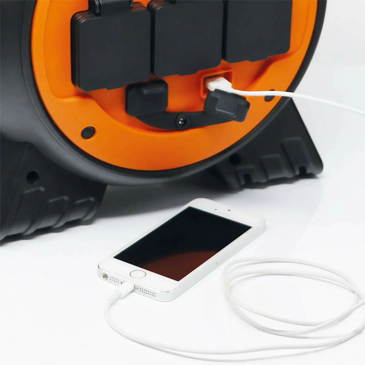 Maypole 15m Roller Mains Unit Camping Hook Up With LED Light 5 Maypole 15m Roller Mains Unit Camping Hook Up With LED Light - Image 3