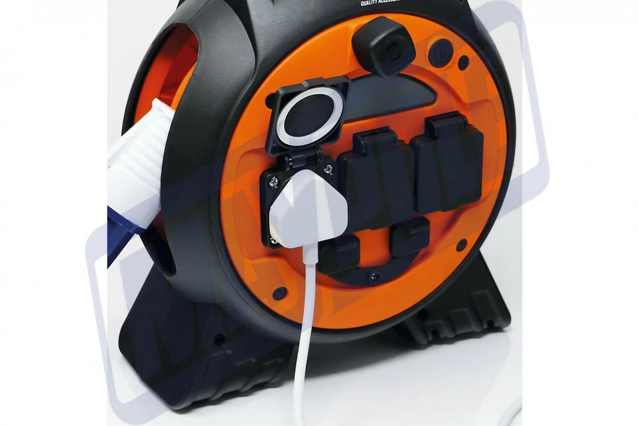 Maypole 15m Roller Mains Unit Camping Hook Up With LED Light 7 Maypole 15m Roller Mains Unit Camping Hook Up With LED Light - Image 5